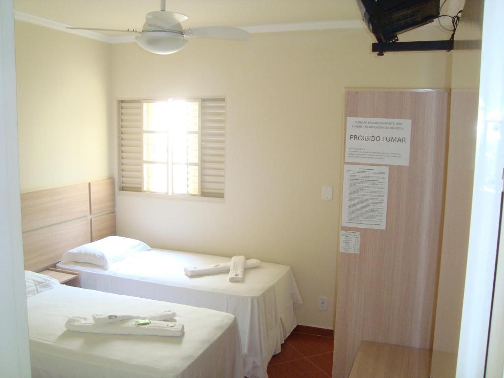 Hotel Perez Pouso Alegre Pokoj fotografie
